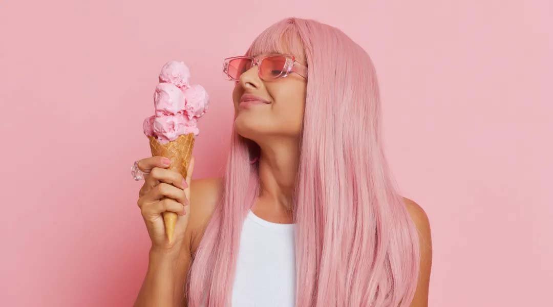 contoh warna rambut pink pastel pada kulit sawo matang