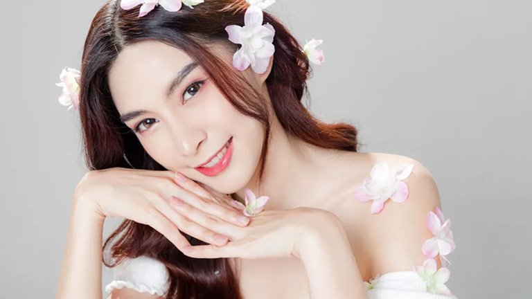 contoh kulit cerah dan glowing alamid engan Garnier Sakura Glow.