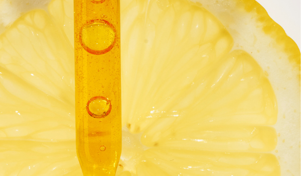 2. Cara Menghilangkan Bekas Jerawat Hitam di Pipi dengan Produk Skincare dari Garnier