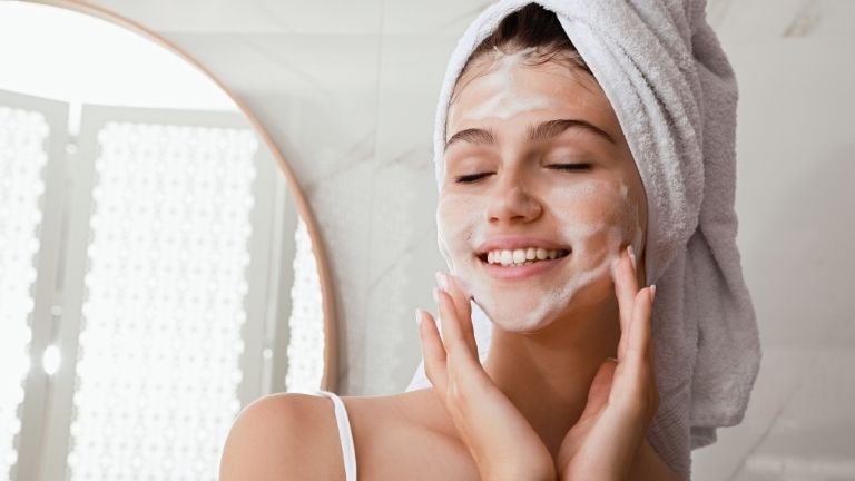 Ini Bahan Aktif di Skincare Remaja untuk Kulit Berminyak dan Berjerawat yang Wajib Ada