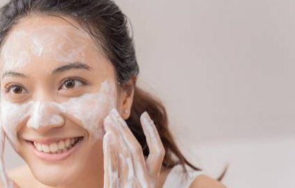 Pentingnya Membersihkan Wajah Setiap Hari