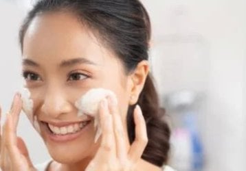Perbedaan Facial Wash dan Facial Foam