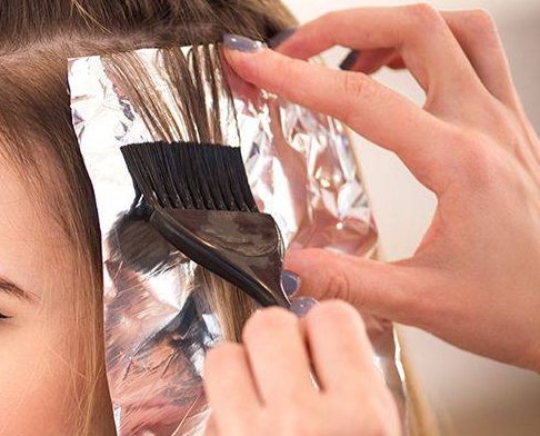 Teknik dan Cara Highlight Rambut yang Populer