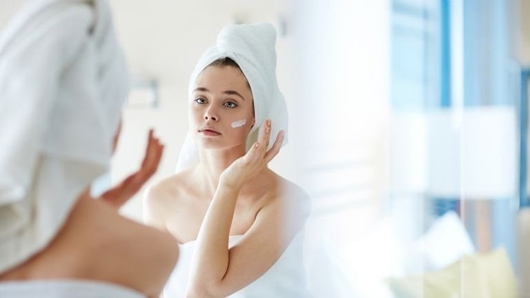 Urutan skincare pagi yang benar