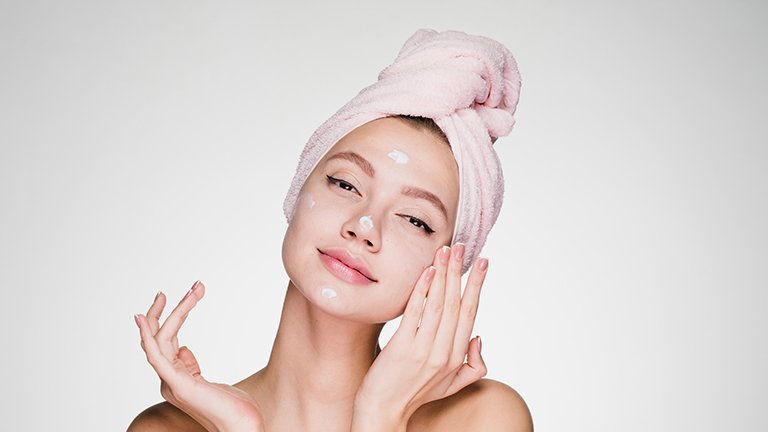 Sudah Tahu Cara Membuat Wajah Glowing Permanen Intip Rahasianya di Sini