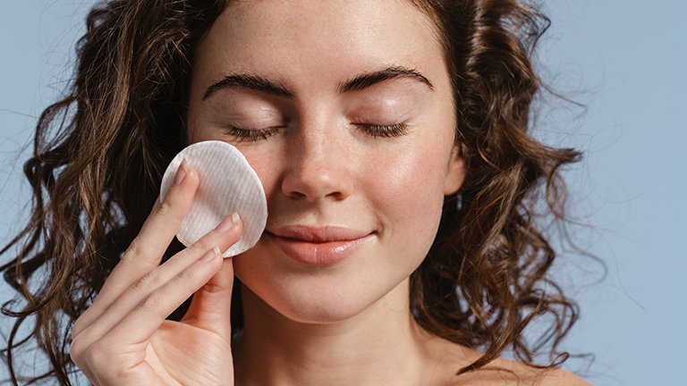 Cara Mengangkat Sel Kulit Mati Pada Wajah Secara Alami