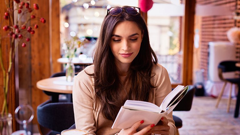 Yuk Coba 10 Rekomendasi Rambut Oval Layer di Belakang