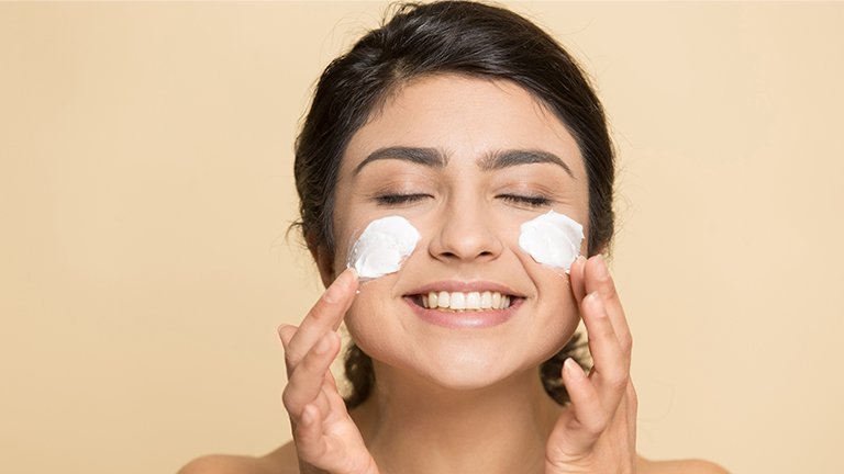 Cara Memilih Pelembab untuk Kulit Berminyak dan Berjerawat