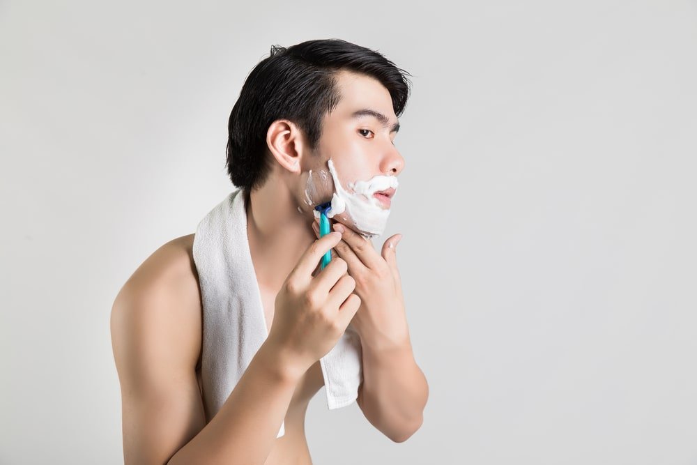 Yuk, Kenalan dengan Alat Cukur Kumis yang Aman Digunakan!