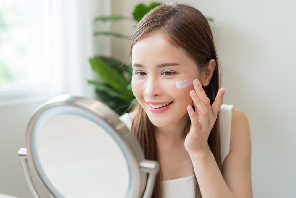 12 Cara Mencerahkan Wajah Secara Alami yang Wajib Dicoba