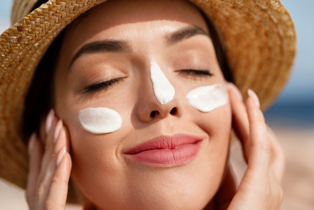 Sunscreen Adalah Produk Skincare yang Penting! Cek Penjelasannya di Sini!