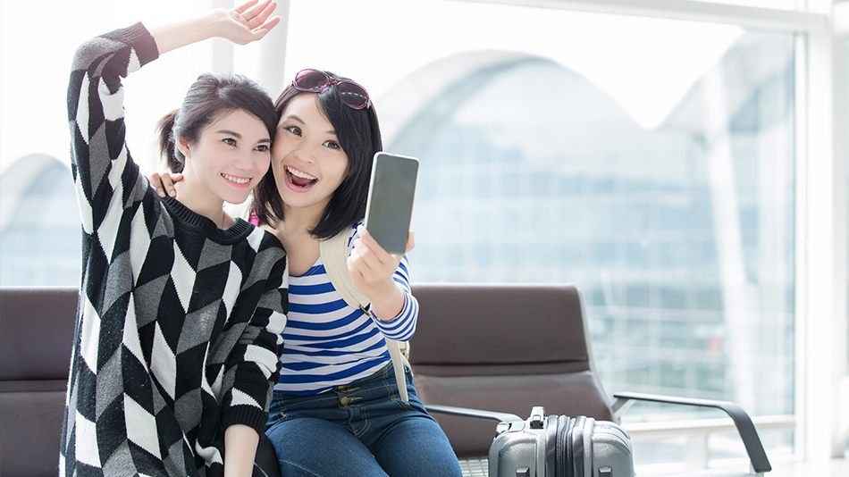 5-pilihan-pembersih-makeup-yang-wajib-dibawa-saat-travelling-min
