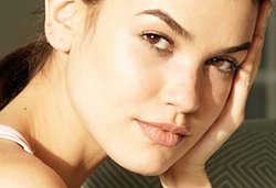 menggunakan pipet serum